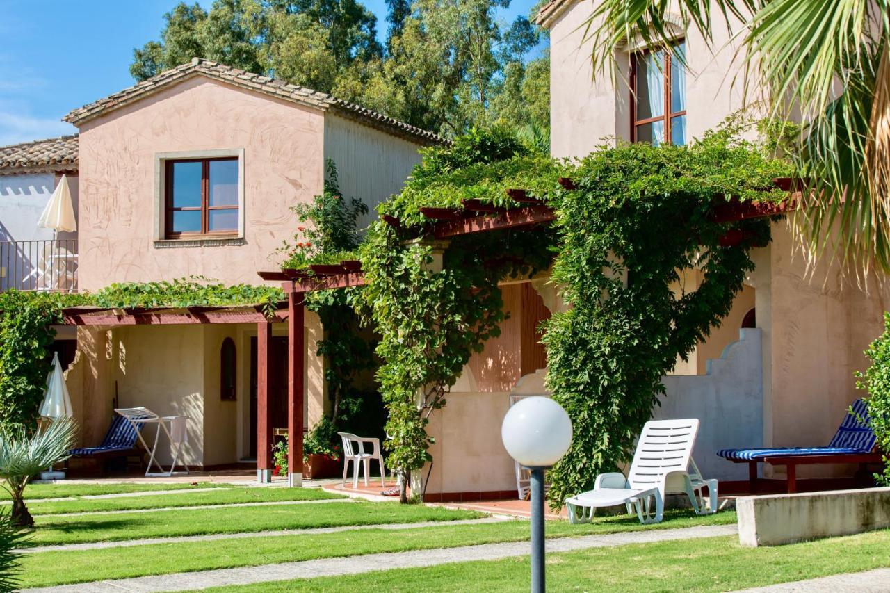 Apartments In Residence With Swimming Pool In Santa Margherita Di Pula, 250 Meters From The Sea Zewnętrze zdjęcie