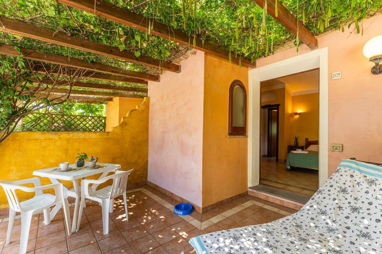 Apartments In Residence With Swimming Pool In Santa Margherita Di Pula, 250 Meters From The Sea Zewnętrze zdjęcie