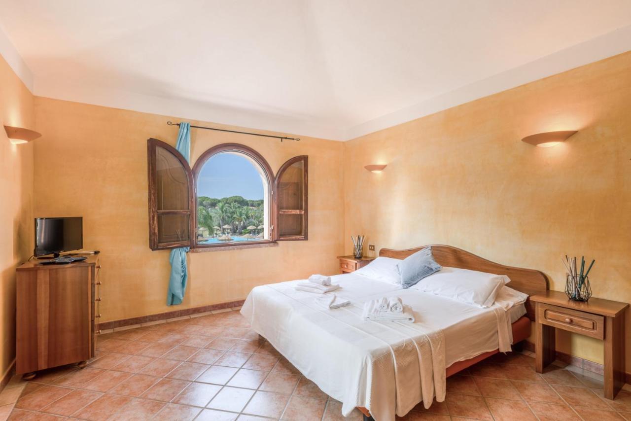 Apartments In Residence With Swimming Pool In Santa Margherita Di Pula, 250 Meters From The Sea Zewnętrze zdjęcie