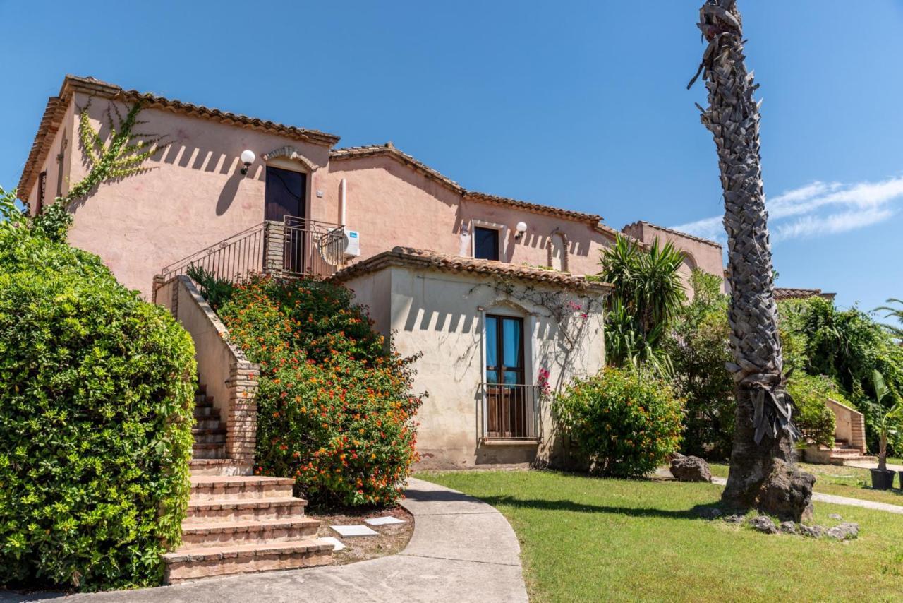Apartments In Residence With Swimming Pool In Santa Margherita Di Pula, 250 Meters From The Sea Zewnętrze zdjęcie